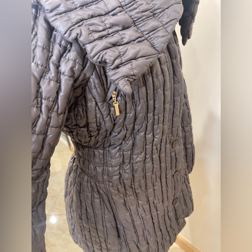 Very nice warm puffer jacket in soft brown color